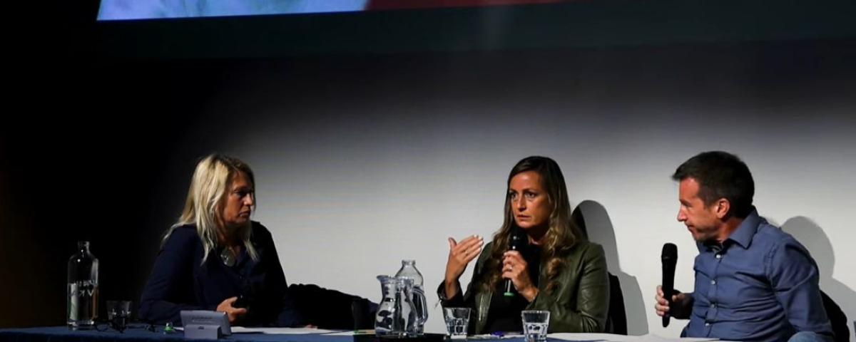 Adolesenca okrogla miza poljanec